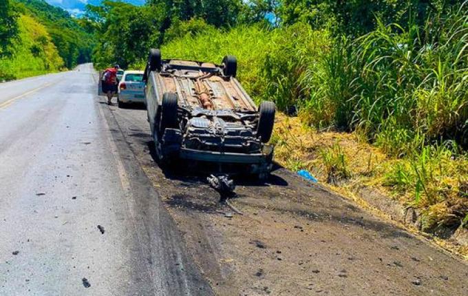 Bombeiros e PRF atendem capotamento na BR-282 entre SMOeste e Maravilha