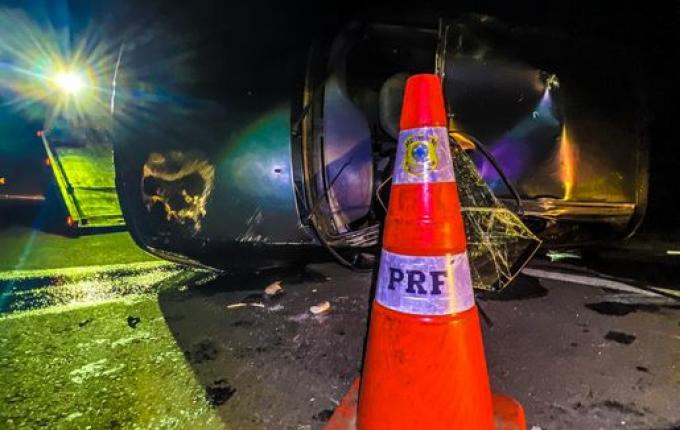 Veículo capotado é encontrado abandonado na BR-282 entre SMO e Paraíso