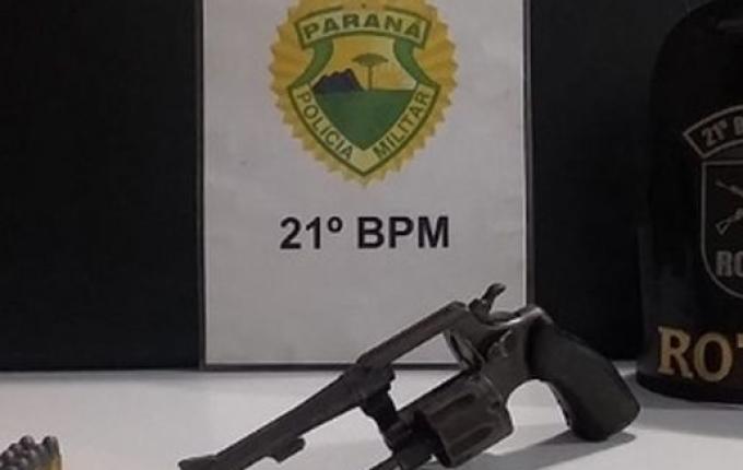 Homem é preso após agredir esposa, danificar seus bens e a ameaçar com arma de fogo