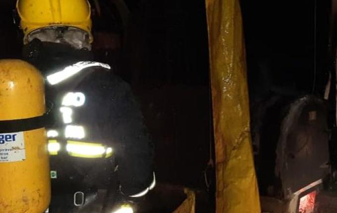 Bombeiros combatem princípio de incêndio em aviário em Tunápolis