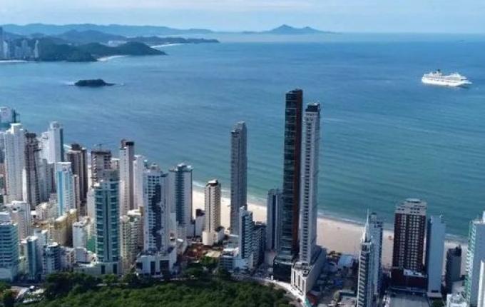 SC segue no topo entre cidades mais caras para comprar imóvel em 2025