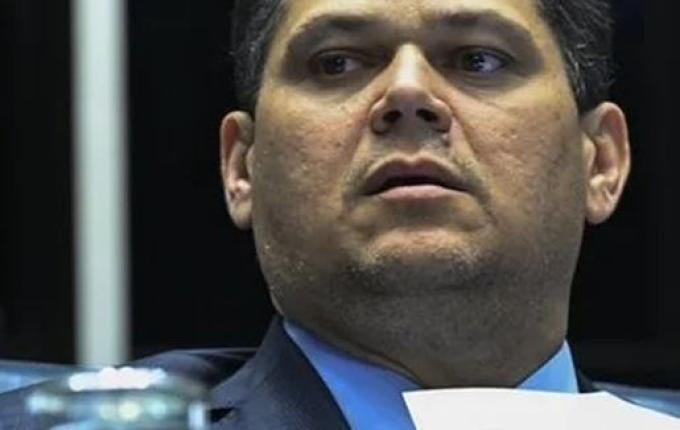 Alcolumbre manda PEC da Blindagem para Comissão de Justiça do Senado