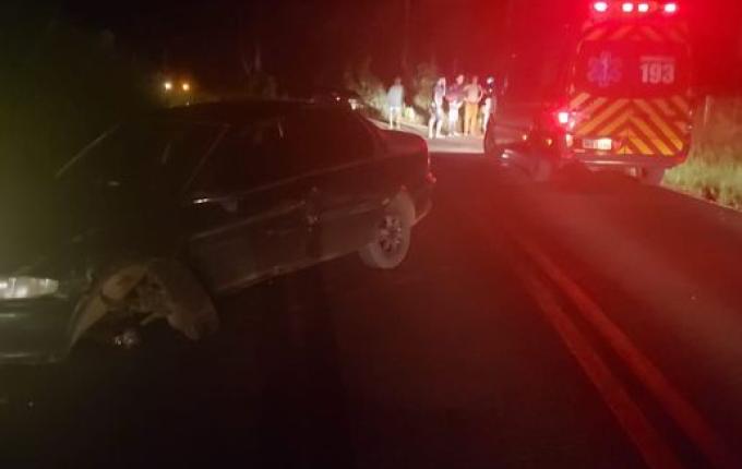 Dupla colisão deixa três pessoas feridas