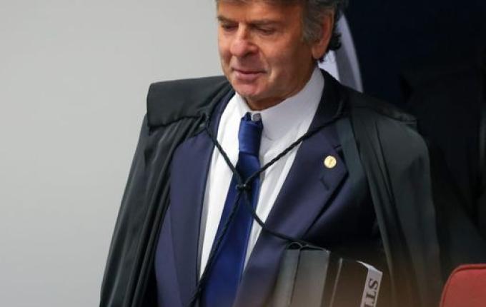 Fux vota para absolver Bolsonaro de todos os crimes