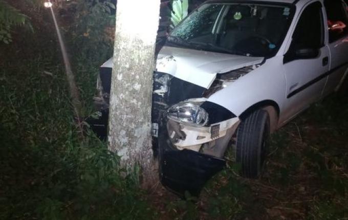 Colisão entre dois veículos deixa um ferido na SC 160, em Pinhalzinho