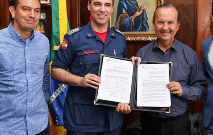 Governador sanciona Lei de Organização Básica do Corpo de Bombeiros de SC