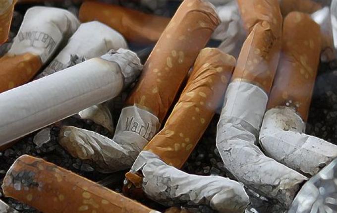 Projeto de lei quer proibir cigarros em praias brasileiras com certificação ambiental