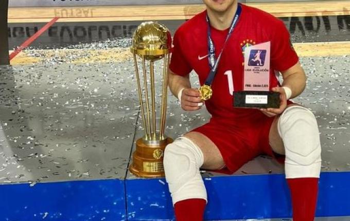 Goleiro natural de Descanso é o novo reforço de bicampeão da Champions League