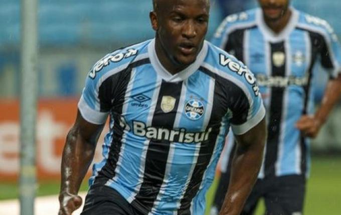 Grêmio larga bem no primeiro jogo do ano e vence o Caxias pelo Gauchão