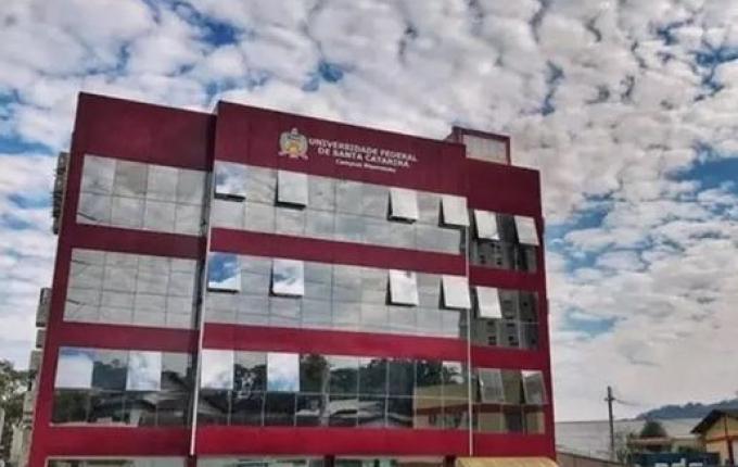 Servidor da UFSC é aposentado aos 35 anos após denúncias de assédio