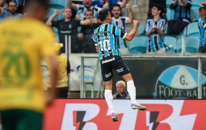 Cristaldo marca gol "sem querer", e Grêmio vence o Cuiabá na Arena
