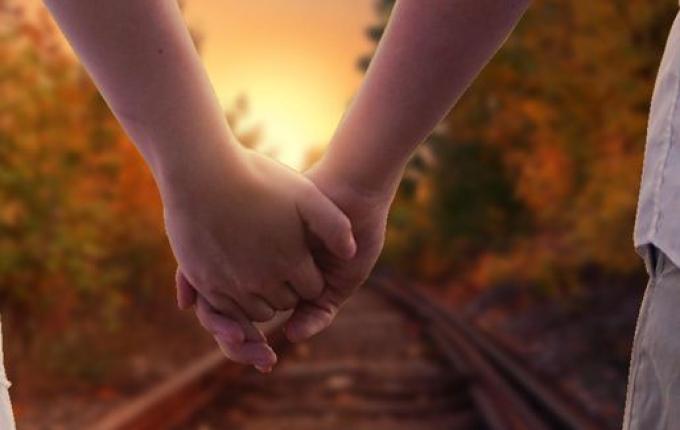 Deputados aprovam projeto que cria o crime de 'estelionato sentimental'