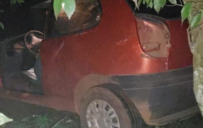 Motorista nega se identificar, tenta agredir policiais e é detido após acidente