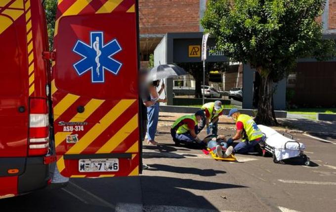 Atropelamento deixa mulher ferida no centro de São Miguel do Oeste
