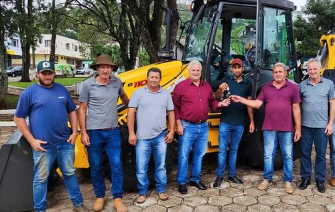 Romelândia recebe dois veículos para duas secretarias