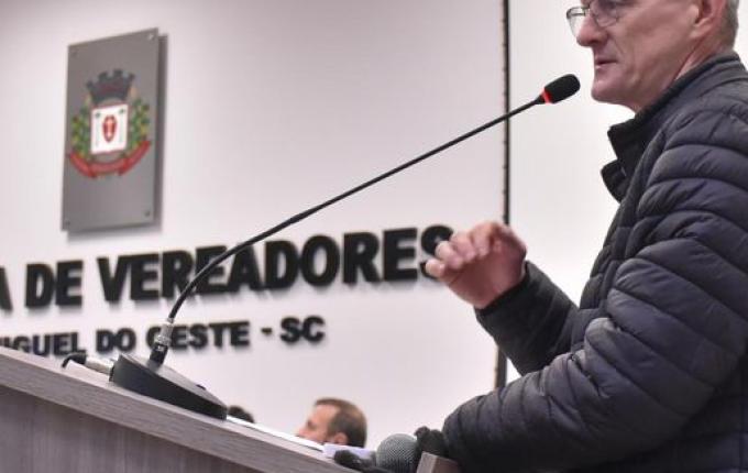 “Não é reforma, é nomeação política”, diz Pandolfo sobre projeto aprovado pela Câmara