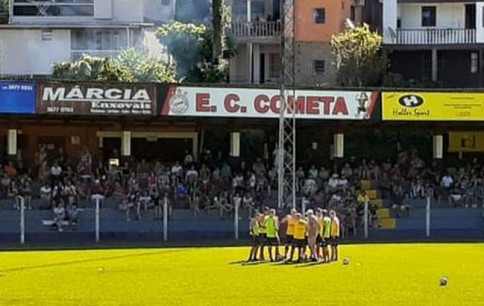 Cometa vence os primeiros 90 minutos na semifinal do Campeonato Regional