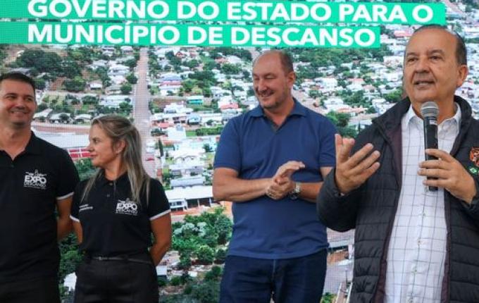 Jorginho Mello entrega maquinário e inaugura ruas asfaltadas para o município de Descanso
