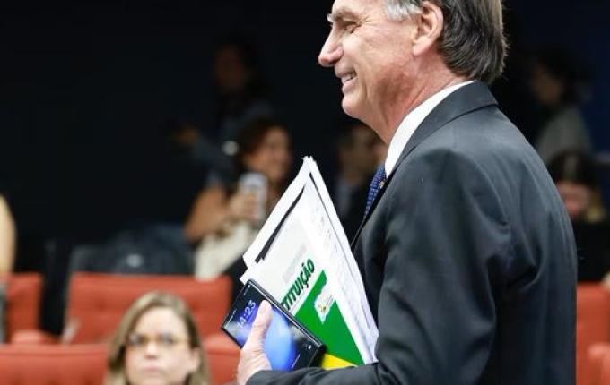 Julgamento de Bolsonaro e mais sete por tentativa de golpe deve acontecer até outubro