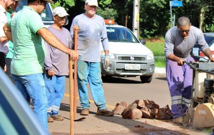 Município reassume serviço de tapa-buraco nas ruas de São Miguel