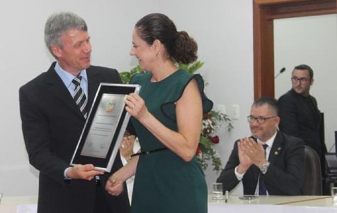 Em sessão solene, Itapiranga recebe título de Capital Catarinense do Cooperativismo de Crédito