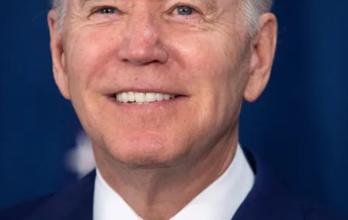 Aprovação de Biden cai pela 3ª semana e se aproxima de mínima recorde, diz pesquisa