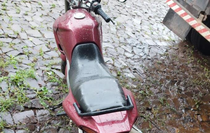 Motocicleta furtada é encontrada abandonada no centro de Belmonte