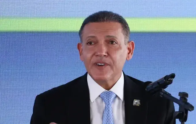 Presidente do TSE prevê resultado final até 21h deste domingo