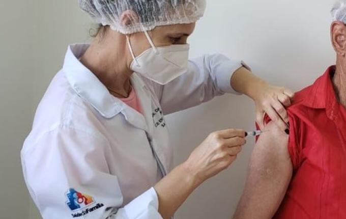 Saúde de Itapiranga vacina mais de 800 idosos contra a gripe no ''Dia D''
