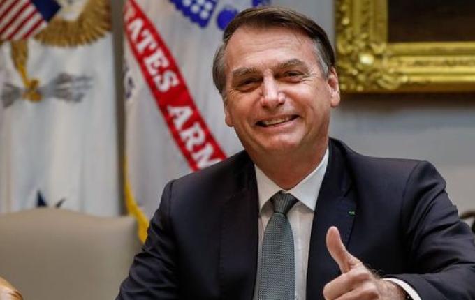 Lira concede a Bolsonaro aposentadoria de cerca de R$ 30 mil