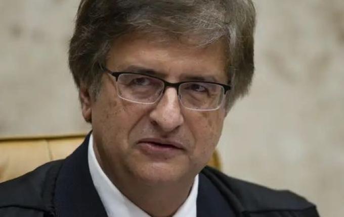 PGR é contra pedido de Bolsonaro para tirar Dino e Zanin de julgamento