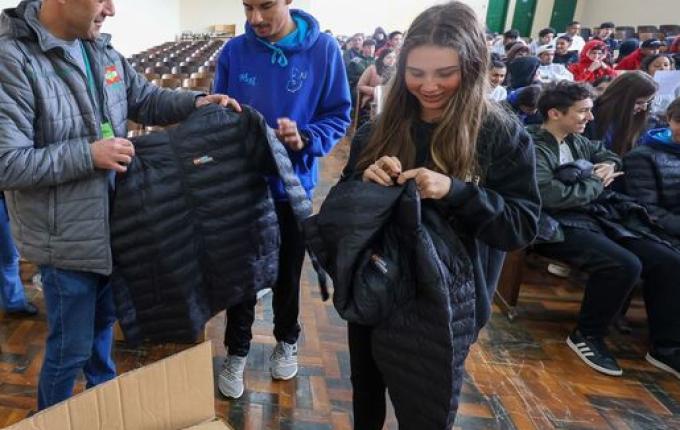Governo de SC irá entregar uniformes escolares para mais de 200 mil estudantes da rede estadual