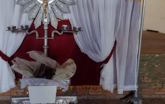 VÍDEO: família encontra roupas no lugar de corpo durante velório