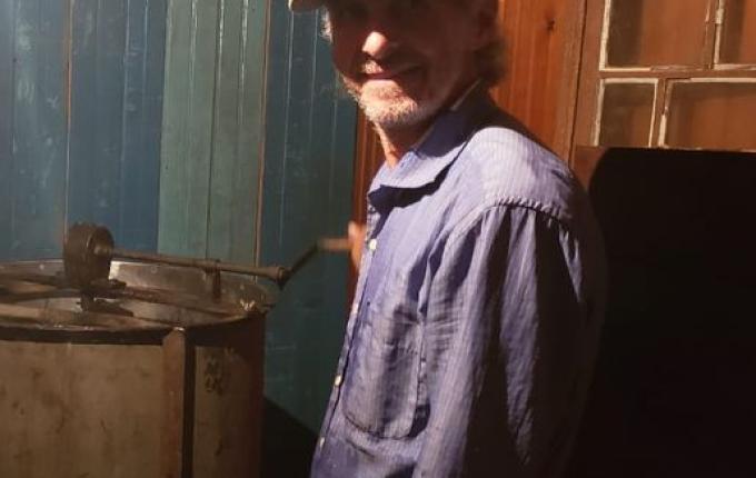 Colheita do mel anima apicultores de Iporã do Oeste, mas dificuldade está na comercialização