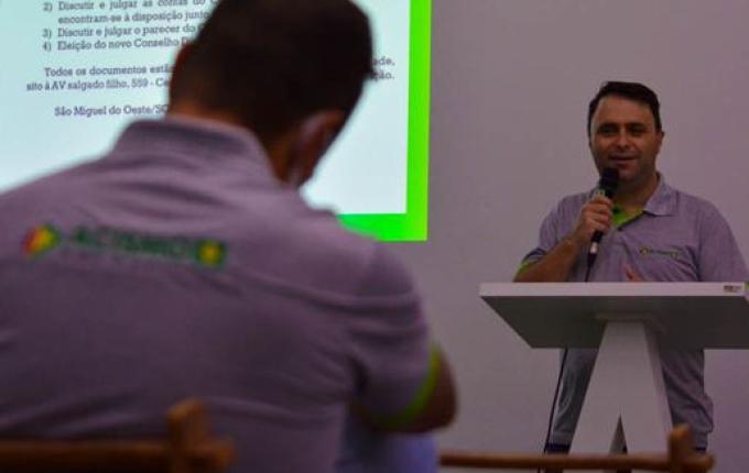 Daniel de Souza é reeleito presidente da Associação Empresarial de SMOeste