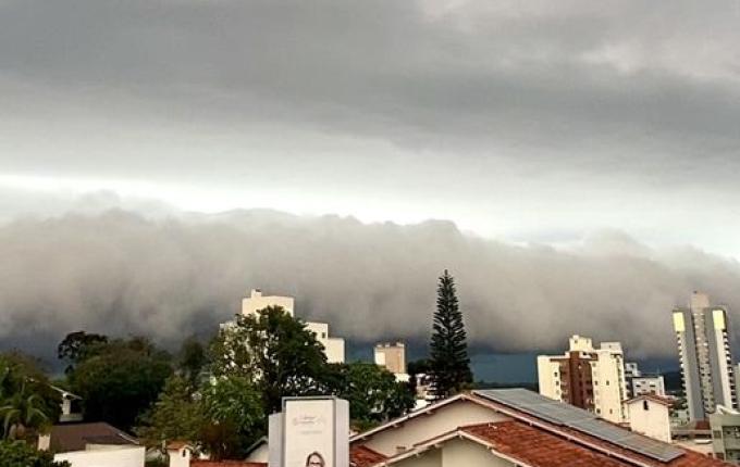 Defesa Civil de SC alerta para ação de ciclone extratropical neste domingo