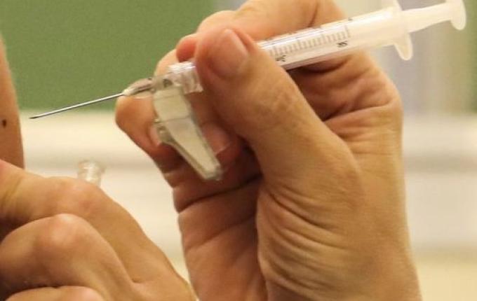 Estudo mostra que Covid grave é três vezes maior entre não vacinados