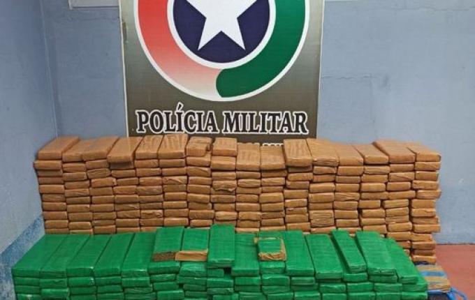 Mais de 270 kg de maconha são apreendidos em veículo abordado no Oeste