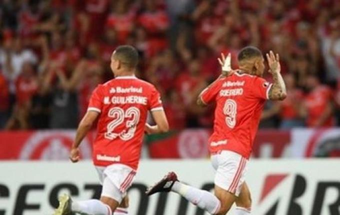 Inter vence Universidad Católica na abertura do Grupo E da Libertadores