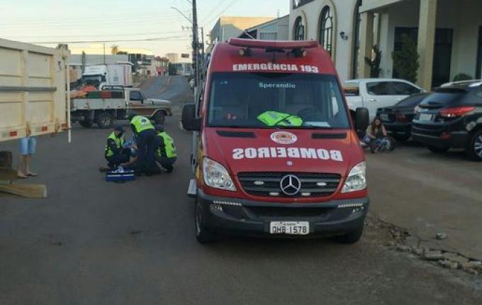 Acidente envolvendo carro e bicicleta deixa uma pessoa ferida