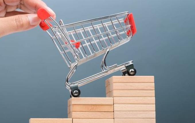 Vendas no comércio catarinense crescem 7,2% em um ano, aponta IBGE