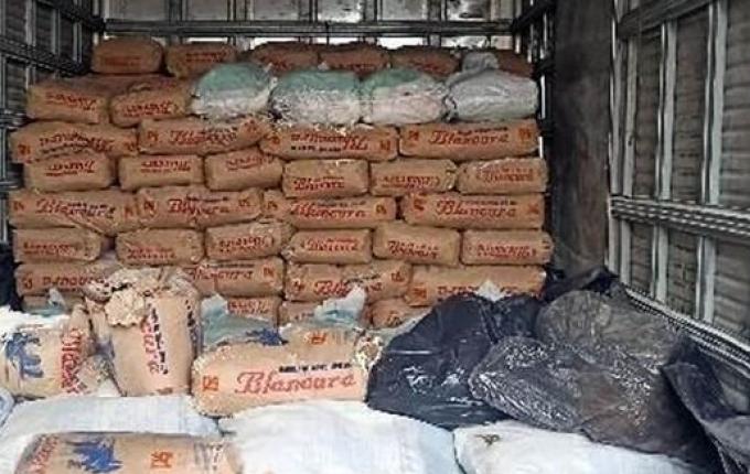 Caminhão é apreendido com 211 sacos de farinha da argentina