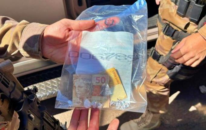 Idoso é flagrado com cocaína e crack e acaba preso no centro de SMO