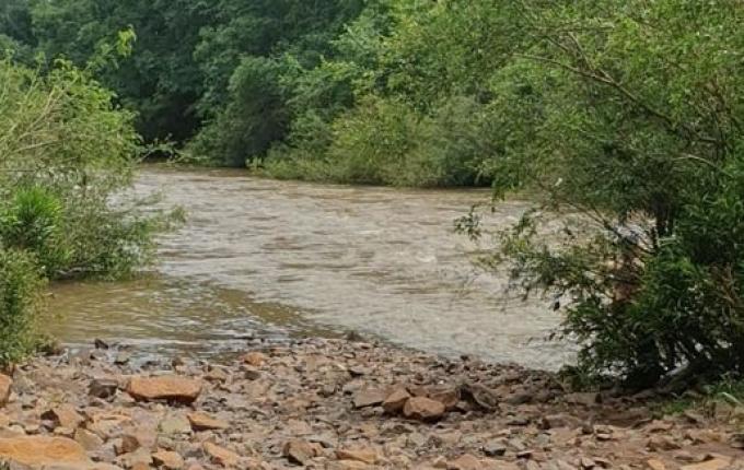 Menor sai para andar de bicicleta e é encontrado morto às margens de rio