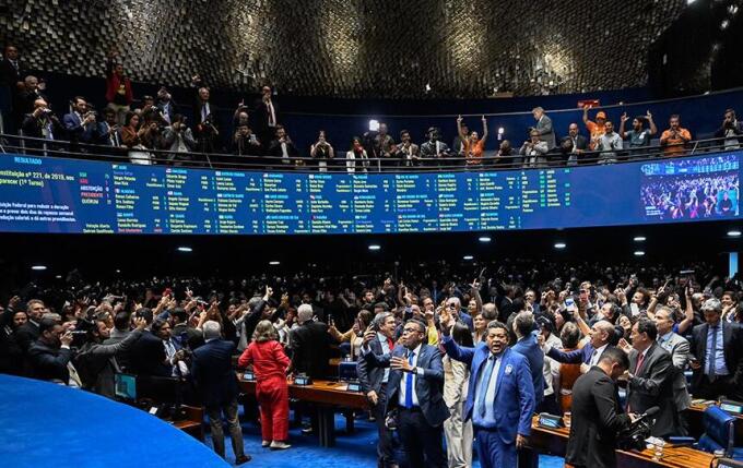 Fim da escala 6x1 é aprovada no Senado e medida entra em vigor em dois meses