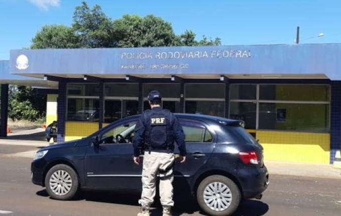 Motorista quase atropela policiais, é preso duas vezes e tem dois carros retidos por embriaguez