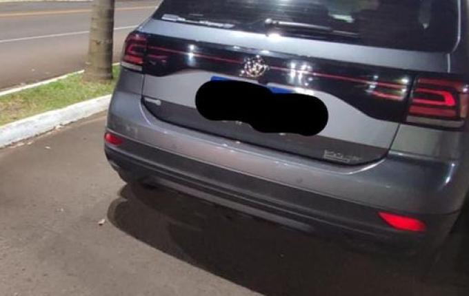 Carro é flagrado com dezenas de garrafas de vinhos e espumantes na SC-157