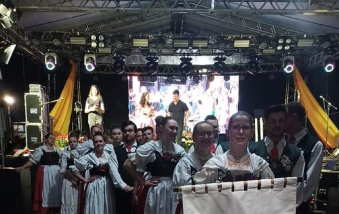 Público prestigia o primeiro dia da 15ª Kerbfest em Iporã do Oeste