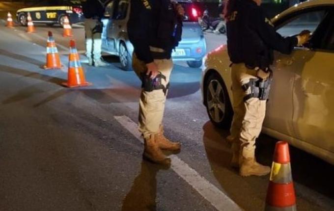 PRF flagra 284 motoristas embriagados e registra 70 acidentes nas BRs catarinenses