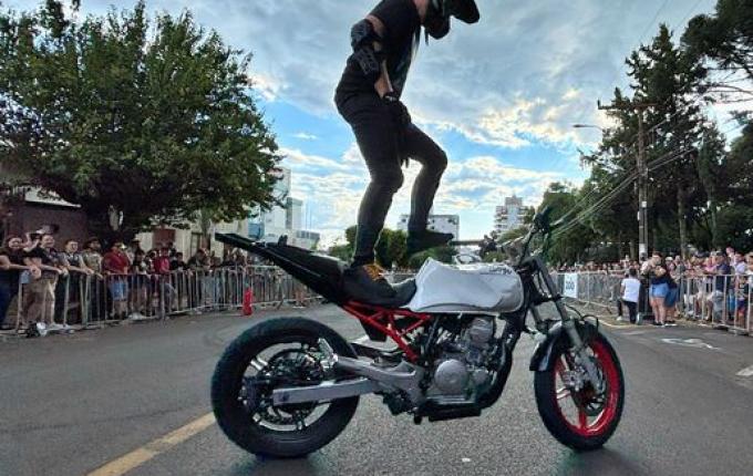 Show de motos marca o 2º dia de Motocão em SMOeste